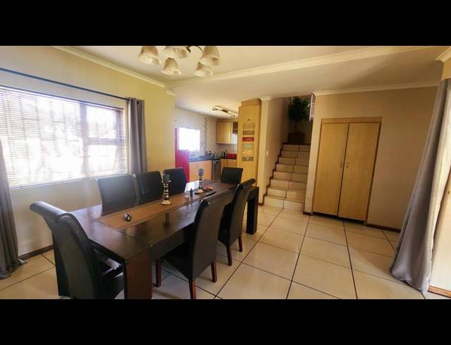 3 BEDROOM HOUSE FOR SALE IN TAFELZICHT